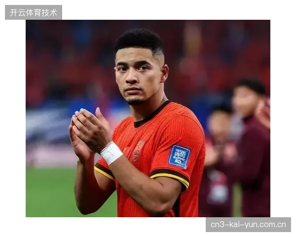 中国男足在备战世预赛过程中出现伤情，后卫蒋光太与中场程进因伤退出客场比赛